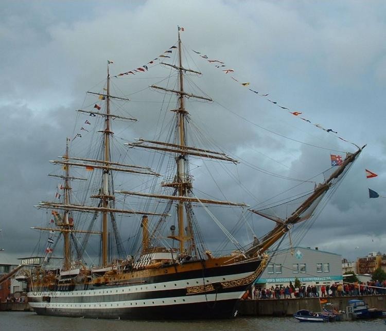AMERIGO VESPUCCI - nave scuola      (**)